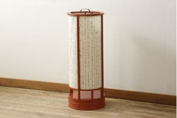 アンティーク雑貨　根来塗りが美しく障子のデザインが和の雰囲気を醸し出す行灯(丸行灯、行燈、照明、スタンド)(R-060459)
