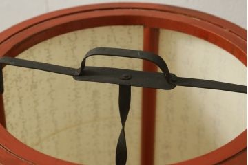 アンティーク雑貨　根来塗りが美しく障子のデザインが和の雰囲気を醸し出す行灯(丸行灯、行燈、照明、スタンド)(R-060459)
