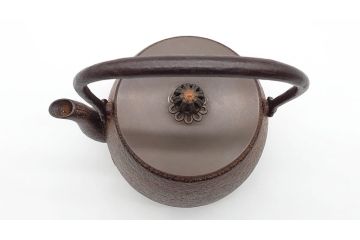 佐藤浄清　銅蓋　透かしの摘みがアクセントになる鉄瓶　箱なし(茶道具)(R-060465)