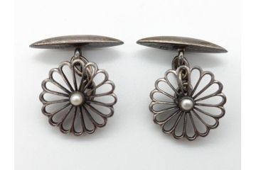 戦前　銀製　十六花菊紋　カフスボタン(シルバー、下賜品?、ボンボニエール)(R-060484)