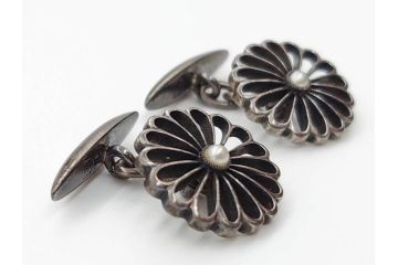 戦前　銀製　十六花菊紋　カフスボタン(シルバー、下賜品?、ボンボニエール)(R-060484)