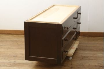 中古　美品　松本民芸家具　ヒノキ天板・脚(台輪)付きリメイク　シックな佇まいが魅力的なローチェスト(ローボード、テレビ台、サイドチェスト、引き出し)(R-060486)
