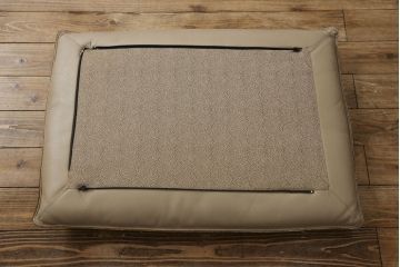 中古　美品　イタリア家具　rossi di albizzate(ロッシディアルビザーテ)　薄いベージュの色味が落ち着いた雰囲気を醸し出すスツール(1Pソファ、1人掛けソファ、チェア、椅子、イス、オットマン)(定価約45万円)(R-060493)