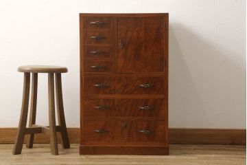 中古　高級品　総漆塗り　三方欅材・中桐材　個性的な取っ手が目を引く指物箪笥(定価約38万円)(チェスト、和タンス、収納箪笥、引き出し)(R-060496)