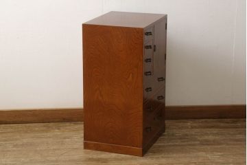 中古　高級品　総漆塗り　三方欅材・中桐材　個性的な取っ手が目を引く指物箪笥(定価約38万円)(チェスト、和タンス、収納箪笥、引き出し)(R-060496)