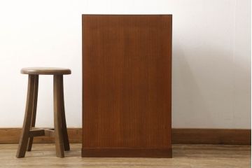 中古　高級品　総漆塗り　三方欅材・中桐材　個性的な取っ手が目を引く指物箪笥(定価約38万円)(チェスト、和タンス、収納箪笥、引き出し)(R-060496)