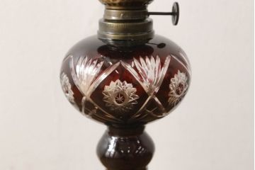 明治〜大正期　巻き芯14分芯42mm　丸みとくびれのバランスが特徴的な切子ガラスのオイルランプ(卓上照明、卓上ランプ)(R-060501)