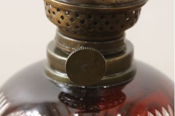 明治〜大正期　巻き芯14分芯42mm　丸みとくびれのバランスが特徴的な切子ガラスのオイルランプ(卓上照明、卓上ランプ)(R-060501)