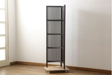 和製アンティーク　昭和初期　格子戸リメイク　和モダンな空間づくりにおすすめのコーナーラック(コーナーキャビネット、飾り棚、陳列棚、店舗什器)(R-060503)