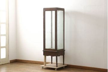 和製アンティーク　ナラ(楢)材　ノスタルジックな雰囲気を醸し出す古い薬屋の縦型ガラスケース(ショーケース、飾り棚、陳列棚)(R-060504)