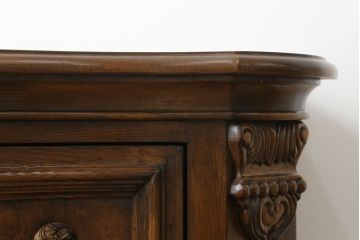 中古　美品　DREXEL HERITAGE(ドレクセルヘリテイジ)　マホガニー材　希少モデル!!　金具や脚部など細部まで凝ったデザインが高級な雰囲気を醸し出すサイドチェスト(ナイトスタンド、引き出し、サイドボード、サイドキャビネット)(R-060505)