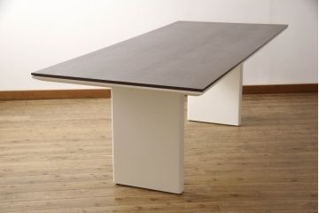 中古　美品　arflex(アルフレックス)　AFFOGATO(アフォガード)　白を基調とした空間にマッチするダイニングテーブル(6人掛け、4人掛け)(定価約48万円)(R-060506)