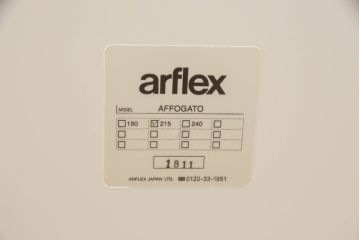 中古　美品　arflex(アルフレックス)　AFFOGATO(アフォガード)　白を基調とした空間にマッチするダイニングテーブル(6人掛け、4人掛け)(定価約48万円)(R-060506)