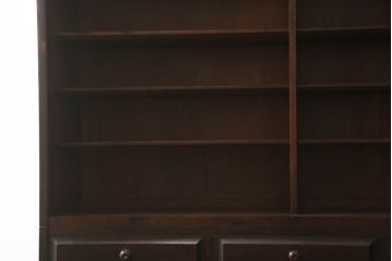 中古　北海道民芸家具　美しい木肌とシックな佇まいが魅力的な重ね戸棚(収納棚、戸棚、食器棚、カップボード、キャビネット)(R-060511)