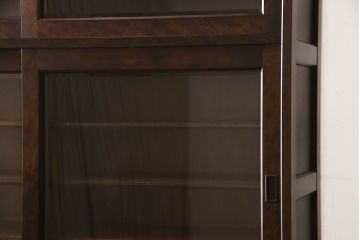 中古　北海道民芸家具　美しい木肌とシックな佇まいが魅力的な重ね戸棚(収納棚、戸棚、食器棚、カップボード、キャビネット)(R-060511)