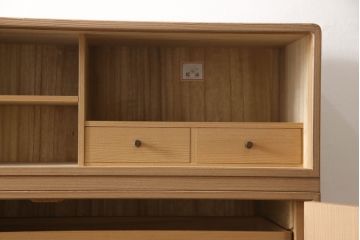 中古　美品　桐の松山(松山家具)　抜群の収納力!明るい木色と凝ったデザインの金具が気品を漂わせる大阪泉州総桐箪笥(定価約140万円)(並厚、総桐たんす、収納箪笥、着物箪笥、衣装箪笥、整理タンス、和タンス)(R-060512)