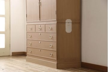 中古　美品　桐の松山(松山家具)　抜群の収納力!明るい木色と凝ったデザインの金具が気品を漂わせる大阪泉州総桐箪笥(定価約140万円)(並厚、総桐たんす、収納箪笥、着物箪笥、衣装箪笥、整理タンス、和タンス)(R-060512)