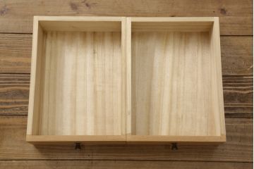 中古　美品　桐の松山(松山家具)　抜群の収納力!明るい木色と凝ったデザインの金具が気品を漂わせる大阪泉州総桐箪笥(定価約140万円)(並厚、総桐たんす、収納箪笥、着物箪笥、衣装箪笥、整理タンス、和タンス)(R-060512)