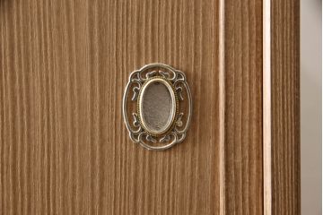 中古　美品　桐の松山(松山家具)　抜群の収納力!明るい木色と凝ったデザインの金具が気品を漂わせる大阪泉州総桐箪笥(定価約140万円)(並厚、総桐たんす、収納箪笥、着物箪笥、衣装箪笥、整理タンス、和タンス)(R-060512)