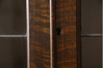 イギリスアンティーク　オーク材　ステンドグラス入り　クラシカルなデザインが素敵なビューローブックケース(本箱、キャビネット、収納棚、戸棚、ライティングビューロー、ワークデスク、在宅ワーク、在宅用)(R-060515)