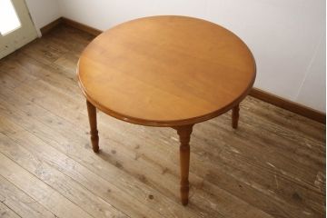 中古　美品　横浜ダニエル(daniel)　幕板と挽き物脚の凝ったデザインが目を惹く丸テーブル(ラウンドテーブル、2人掛け、ダイニングテーブル)(R-060518)