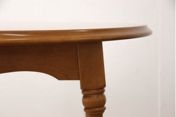 中古　美品　横浜ダニエル(daniel)　幕板と挽き物脚の凝ったデザインが目を惹く丸テーブル(ラウンドテーブル、2人掛け、ダイニングテーブル)(R-060518)