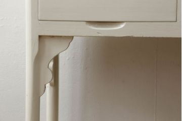 和製アンティーク　ホワイトカラーが可愛らしいケビントガラスケース(飾り棚、収納棚、戸棚、キャビネット、陳列棚)(R-060521)