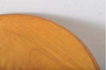 中古　横浜ダニエル(daniel)　挽き物の脚がクラシカルな雰囲気を高める丸テーブル(ラウンドテーブル、サイドテーブル、コーヒーテーブル)(R-060533)