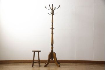 中古　カリモク家具(karimoku)　上品な挽き物加工が施されたポールハンガー(コートハンガー、帽子掛け、店舗什器)(R-060535)