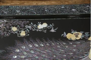 中古　ガラス天板付き　豪華絢爛な螺鈿細工が美しい座卓(ラデン、ローテーブル)(R-060536)