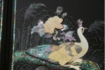 中古　ガラス天板付き　豪華絢爛な螺鈿細工が美しい座卓(ラデン、ローテーブル)(R-060536)