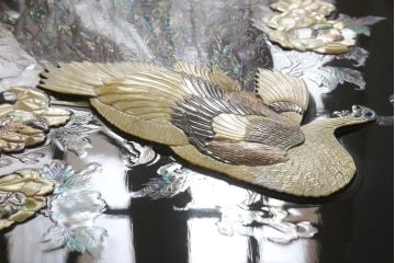 中古　ガラス天板付き　豪華絢爛な螺鈿細工が美しい座卓(ラデン、ローテーブル)(R-060536)