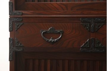 中古　美品　岩谷堂箪笥　和モダンの空間づくりにおすすめの格子戸が魅力的な食器棚(茶箪笥、茶棚、戸棚、収納棚、キャビネット)(定価約75万円)(R-060539)