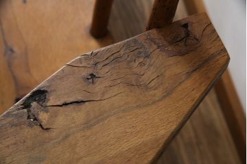和製アンティーク　希少デザイン　ジョージナカシマ風　カシ(樫)材一枚板　個性的なデザインが目を惹くベンチ(ジョージ・ナカシマ、ソファ、長椅子、アームチェア、板座チェア、2人掛け、3人掛け)(R-060541)