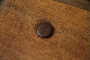 和製アンティーク　希少デザイン　ジョージナカシマ風　カシ(樫)材一枚板　個性的なデザインが目を惹くベンチ(ジョージ・ナカシマ、ソファ、長椅子、アームチェア、板座チェア、2人掛け、3人掛け)(R-060541)