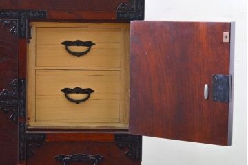 中古　美品　漆塗り　味わい深い色合いと風格のある金具が魅力の仙台箪笥(引き出し、収納タンス、整理箪笥、サイドチェスト)(定価約42万円)(R-060542)