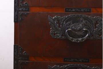 中古　美品　漆塗り　味わい深い色合いと風格のある金具が魅力の仙台箪笥(引き出し、収納タンス、整理箪笥、サイドチェスト)(定価約42万円)(R-060542)