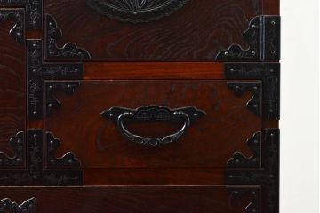 中古　美品　漆塗り　味わい深い色合いと風格のある金具が魅力の仙台箪笥(引き出し、収納タンス、整理箪笥、サイドチェスト)(定価約42万円)(R-060542)