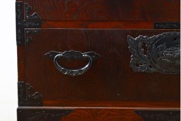 中古　美品　漆塗り　味わい深い色合いと風格のある金具が魅力の仙台箪笥(引き出し、収納タンス、整理箪笥、サイドチェスト)(定価約42万円)(R-060542)