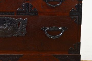 中古　美品　漆塗り　味わい深い色合いと風格のある金具が魅力の仙台箪笥(引き出し、収納タンス、整理箪笥、サイドチェスト)(定価約42万円)(R-060542)