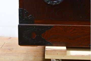 中古　美品　漆塗り　味わい深い色合いと風格のある金具が魅力の仙台箪笥(引き出し、収納タンス、整理箪笥、サイドチェスト)(定価約42万円)(R-060542)