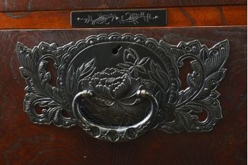 中古　美品　漆塗り　味わい深い色合いと風格のある金具が魅力の仙台箪笥(引き出し、収納タンス、整理箪笥、サイドチェスト)(定価約42万円)(R-060542)