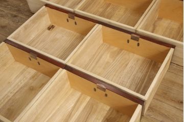 中古　美品　岩谷堂箪笥　桜木家具店作　存在感のあるな金具と重厚な佇まいが魅力のサイドボード(サイドチェスト、引き出し、整理タンス、収納箪笥)(R-060543)