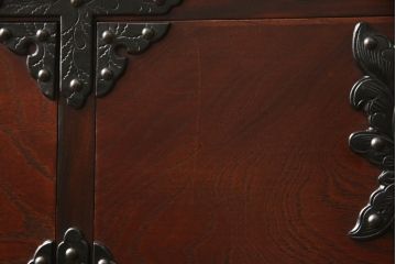 中古　美品　岩谷堂箪笥　桜木家具店作　存在感のあるな金具と重厚な佇まいが魅力のサイドボード(サイドチェスト、引き出し、整理タンス、収納箪笥)(R-060543)