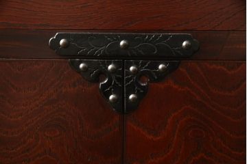 中古　美品　岩谷堂箪笥　桜木家具店作　存在感のあるな金具と重厚な佇まいが魅力のサイドボード(サイドチェスト、引き出し、整理タンス、収納箪笥)(R-060543)