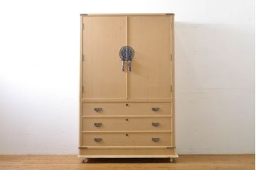 中古　伝統工芸士　鈴木?三郎作　透かしの金具がモダンな雰囲気を醸し出す加茂桐箪笥(胴丸、桐たんす、和タンス、衣装箪笥、収納箪笥、着物箪笥)(R-060544)