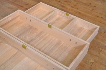 中古　伝統工芸士　鈴木?三郎作　透かしの金具がモダンな雰囲気を醸し出す加茂桐箪笥(胴丸、桐たんす、和タンス、衣装箪笥、収納箪笥、着物箪笥)(R-060544)