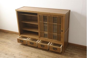 中古　美品　国産　手造り　タモ材　和モダンなお部屋に取り入れやすい水屋箪笥サイドボード(サイドキャビネット、食器棚、カップボード、戸棚、収納棚)(R-060545)