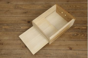 中古　美品　国産　手造り　タモ材　和モダンなお部屋に取り入れやすい水屋箪笥サイドボード(サイドキャビネット、食器棚、カップボード、戸棚、収納棚)(R-060545)