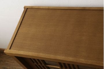 中古　美品　国産　手造り　タモ材　和モダンなお部屋に取り入れやすい水屋箪笥サイドボード(サイドキャビネット、食器棚、カップボード、戸棚、収納棚)(R-060545)